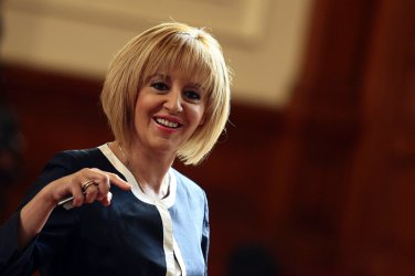 Готви ли се Мая Манолова за кмет на София?