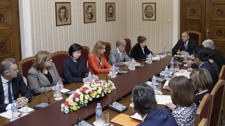 Радев призова ЦИК да работи за по-малко недействителни бюлетини на евроизборите