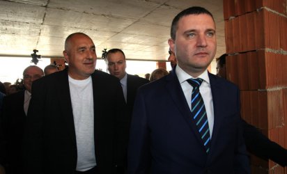 Бойко Борисов и Владислав Горанов по време на предизборния маратон из страната. Сн. БГНЕС
