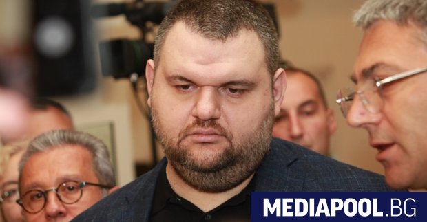 Делян Пеевски се появи изненадващо в сряда в парламента за