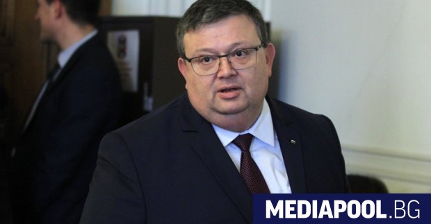 Главният прокурор Сотир Цацаров пак обеща да направи изцяло публични