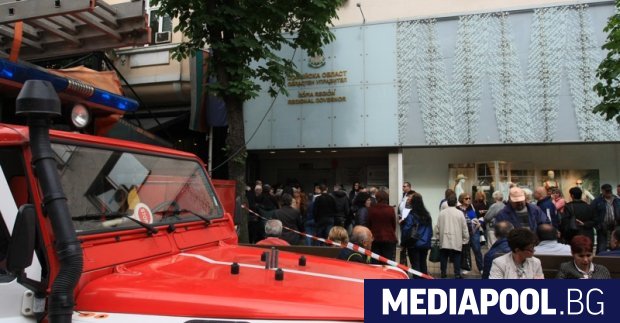 Предаването на протоколите от провелите се в неделя евроизбори отново