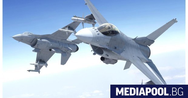 Изтребител F 16 се разби в склад до база на ВВС