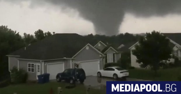 Мощно торнадо връхлетя Джеферсън столицата на щата Мисури в
