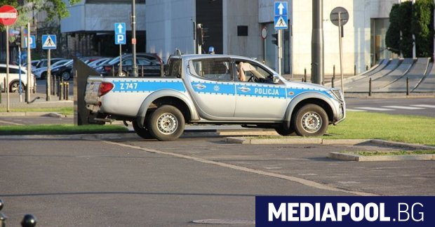 Двама души бяха ранени при стрелба в училище в Полша