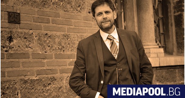 На 16 05 2019 г в аулата на Софийския университет бяха представени