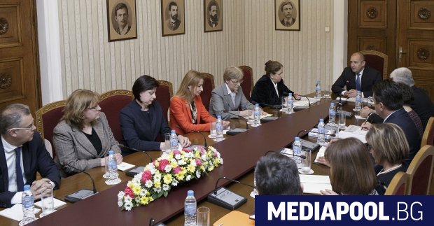 Президентът Румен Радев призова Централната избирателна комисия да работи за