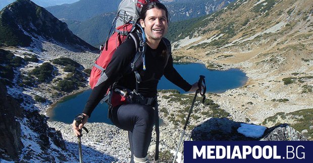 На върха съм”, съобщи алпинистът Атанас Скатов в сряда сутринта
