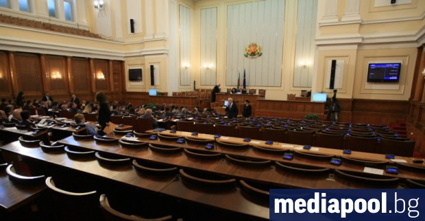 Депутатите от БСП се връщат в парламента на 30 май