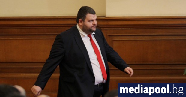 Делян Пеевски се появи изненадващо в Народното събрание в сряда