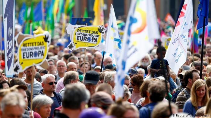 Хиляди демонстрират в Германия срещу национализма