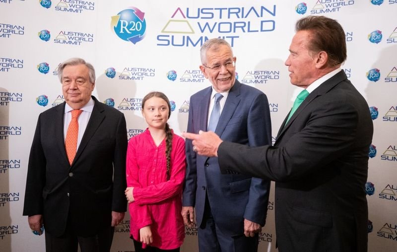 Генералният секретар на ООН Антонио Гутериш, Грета Тунберг, президентът на Австрия Александър Ван дер Белен и Арнолд Шварценегер по време на конференцията във Виена.