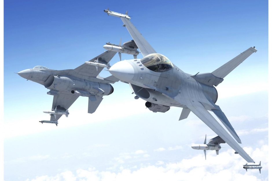 Изтребител F-16 се разби в склад край военна авиобаза в САЩ