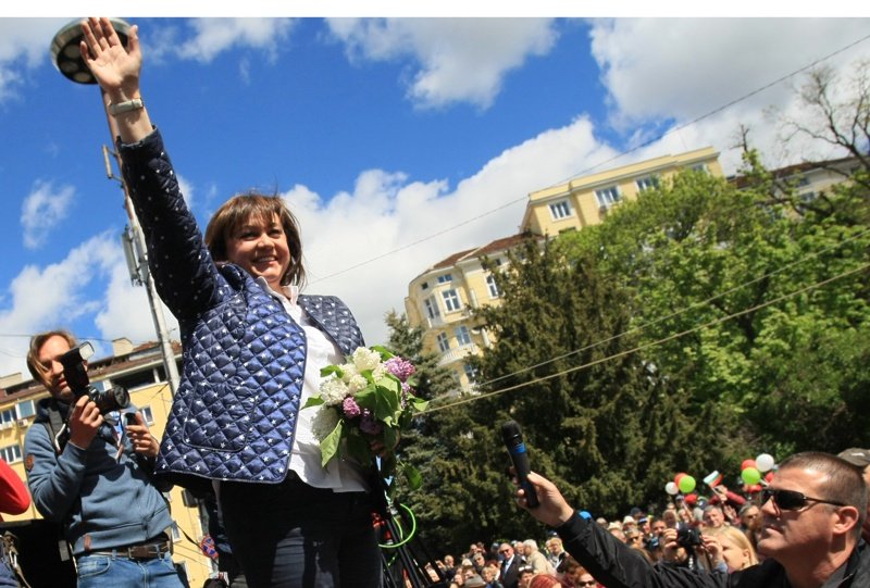 Лидерът на БСП Корнелия Нинова във вихъра на кампанията. Сн. БГНЕС