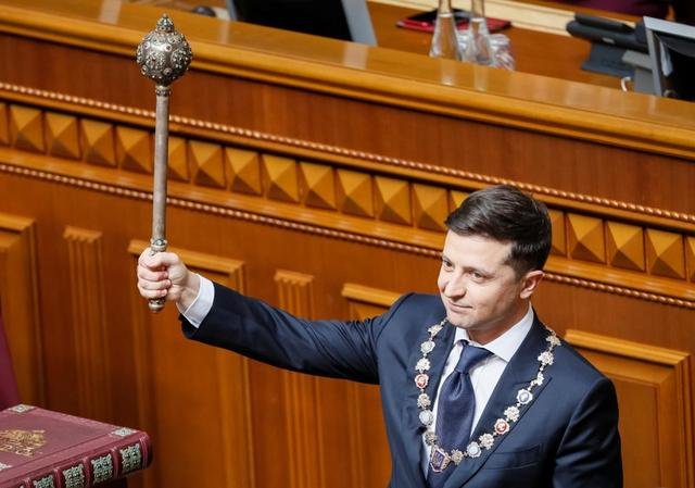 Новият президент на Украйна положи клетва и разпусна Върховната рада