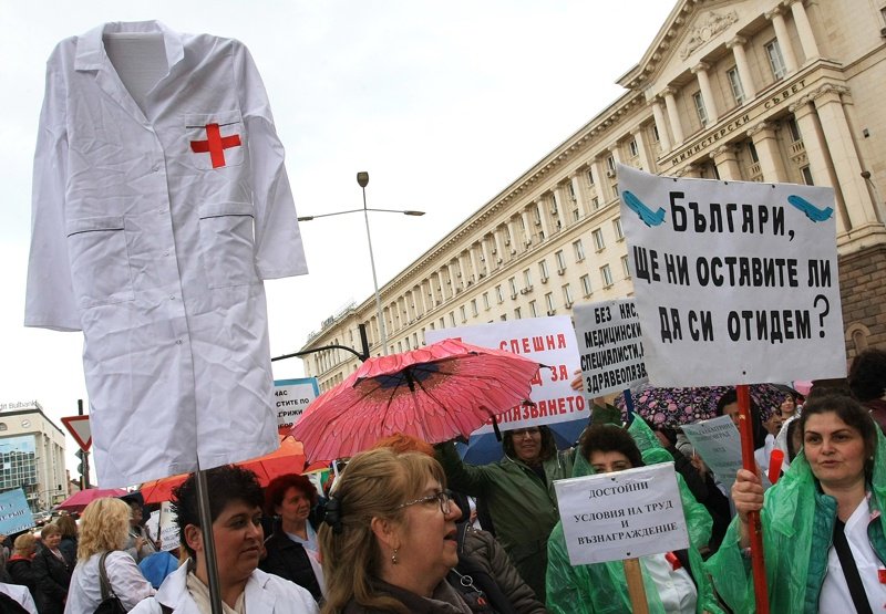 Медицинските сестри заплашват със стачка и колективни оставки