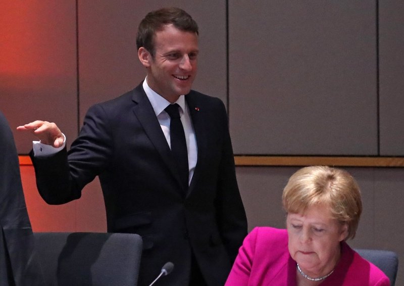 Макрон и Меркел по време на срещата в Брюксел, сн. ЕПА/БГНЕС