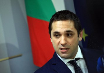 Караниколов вече не иска мегаагенция за публичните дружества