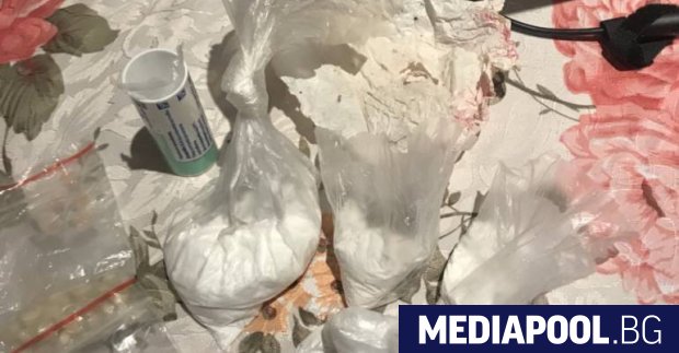 Холандската полиция съобщи днес че е задържала 2 5 тона метамфетамини