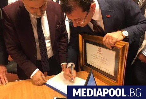 Новият кмет на турския мегаполис Истанбул Екрем Имамоглу встъпи официално