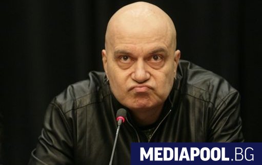 Шоуменът Слави Трифонов който преди 3 години инициира референдум за
