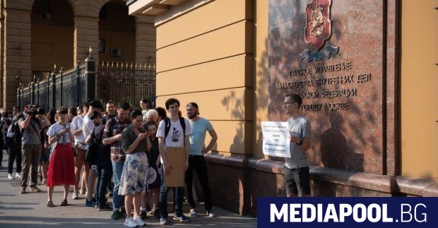 В Москва и други руски градове журналисти протестират срещу ареста
