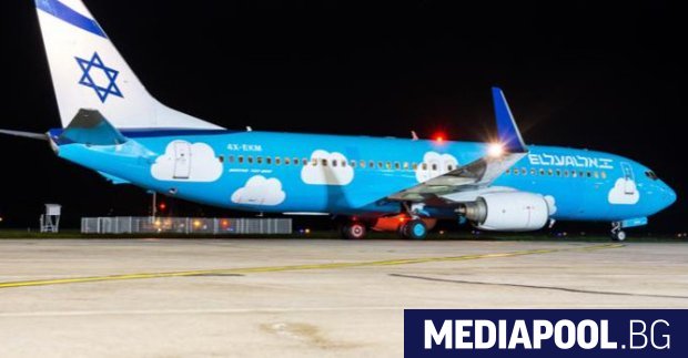 Израелски самолет кацна аварийно на летище