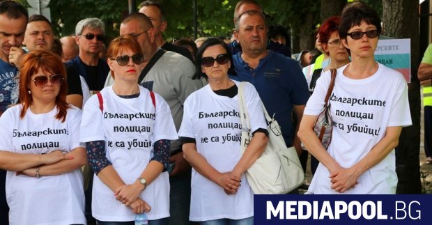 Протестиращи протестиреха срещу присъдата на петимата полицаи, осъдени на по