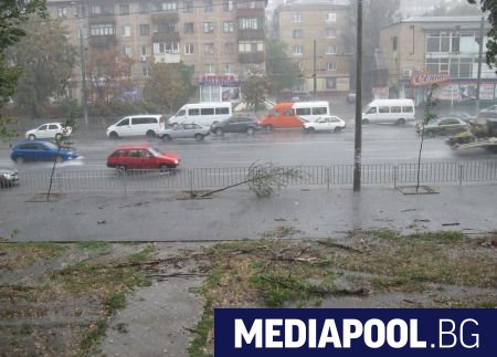 Жълт код за обилни валежи и гръмотевици е обявен за