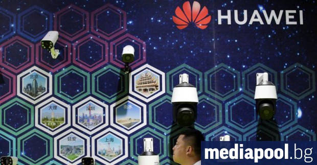Китайската компания Хуауей (Huawei) отложи за септември пускането на пазара