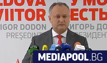 Двете оспорващи си властта молдовски правителства днес заседаваха поотделно и