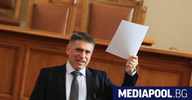 Министърът на правосъдието Данаил Кирилов остава на мнение че трябва
