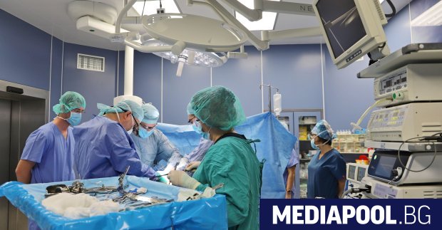 В операционни зали от световна класа оперират от понеделник трансплантолозите