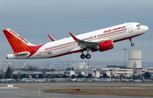 Индийски пътнически самолет кацна извънредно в Лондон заради фалшива бомбена заплаха