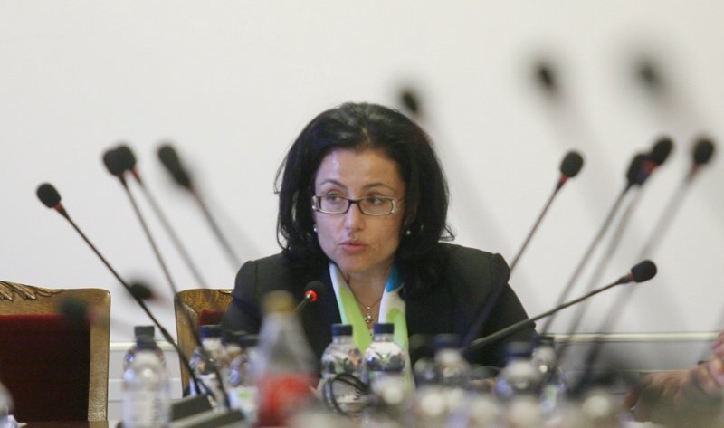 Министър Танева ще проверява с медии 14 къщи за гости, ще налагат глоби повторно
