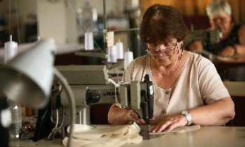 Дупнишка фирма си внася шивачки от Молдова