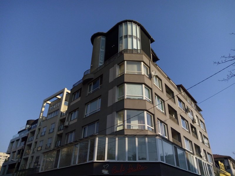 Сградата, в която се намира мезонетът с терасата-покрив на Пламен Георгиев. Сн. БГНЕС, архив