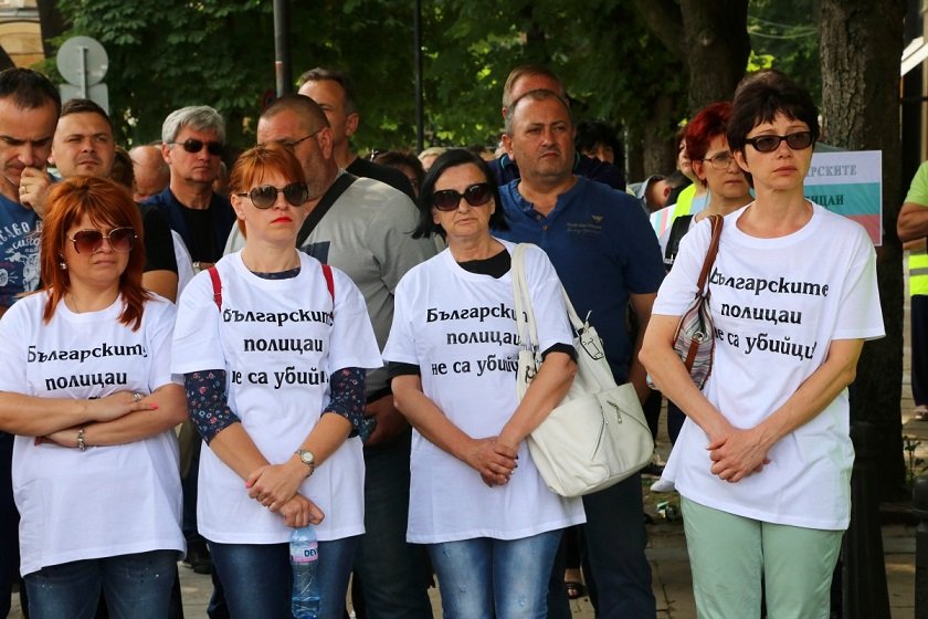 Протестиращи подкрепиха осъдените за смъртта на Чората полицаи
