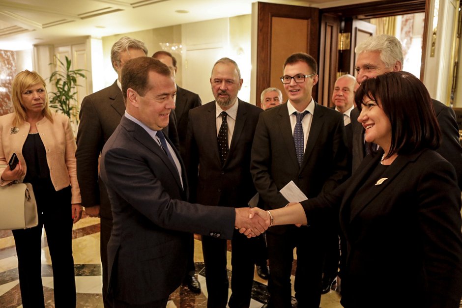 Караянчена се среща с Медведев в Москва, сн. Народно събрание