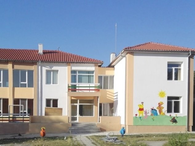 Обновена по проекта "Красива България" сграда на детска градина "Здравец" в с. Църквица.