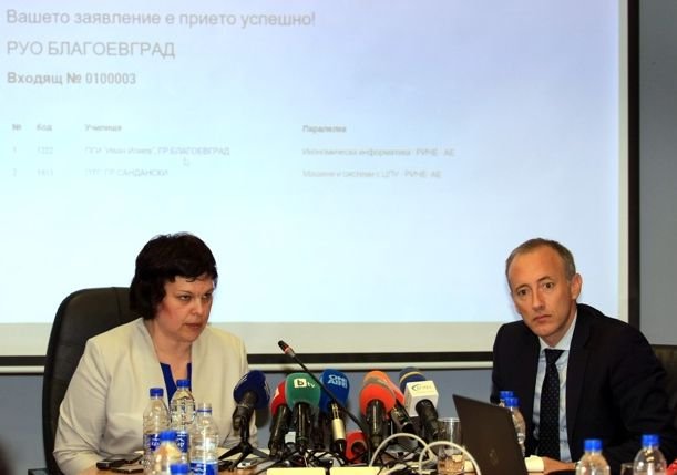 Таня Михайлова представи данните за предстоящото външно оценяване заедно с министъра на образованието Красимир Вълчев