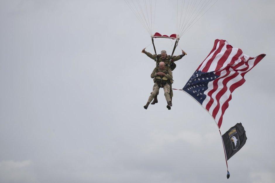 97-годишен ветеран скочи в парашут в Нормандия. Иска да прави така до 101 години