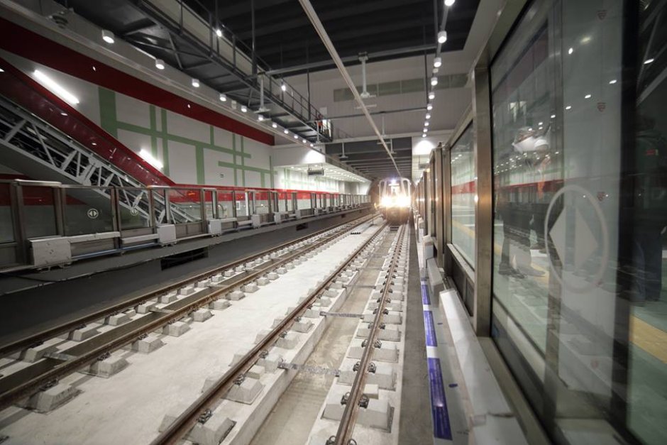 Стъклени прегради има по пероните на станциите от третата линия на метрото, която се строи в момента. Сн. Столична община