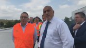 Премиерът се тагна със строителни работници на магистрала "Тракия" (снимки и видео)