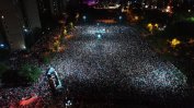 Десетки хиляди празнуваха победата на опозицията по улиците на Истанбул