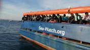 Италия не допуска кораб с мигранти и влезе в спор с Холандия
