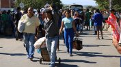 Хиляди напускат Венецуела всеки ден