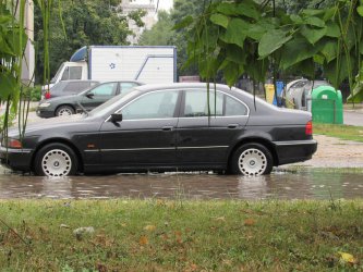 Оранжев код за опасни дъждове, на Мусала валя сняг