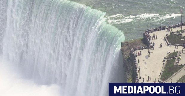 Мъж който целенасочено е скочил във водите на Ниагарския водопад