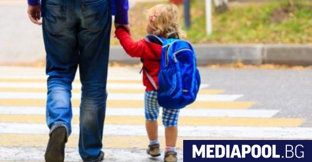 Повече от половината 53 от българите подкрепят децата в риск